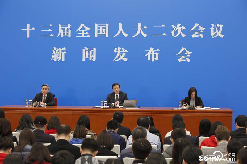 4日上午，十三屆全國人大二次會議新聞發(fā)布會在人民大會堂一層新聞發(fā)布廳舉行。