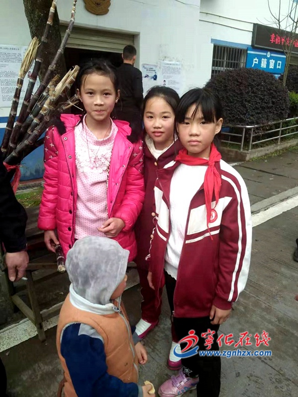 暖心！寧化曹坊中心學校3位學生幫助走散小男孩找到家人