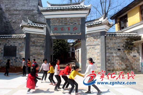 脫貧奔小康，決不能忘了老區(qū)蘇區(qū)人民