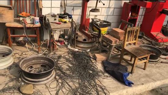  ?地下作坊內的輪胎翻新設備