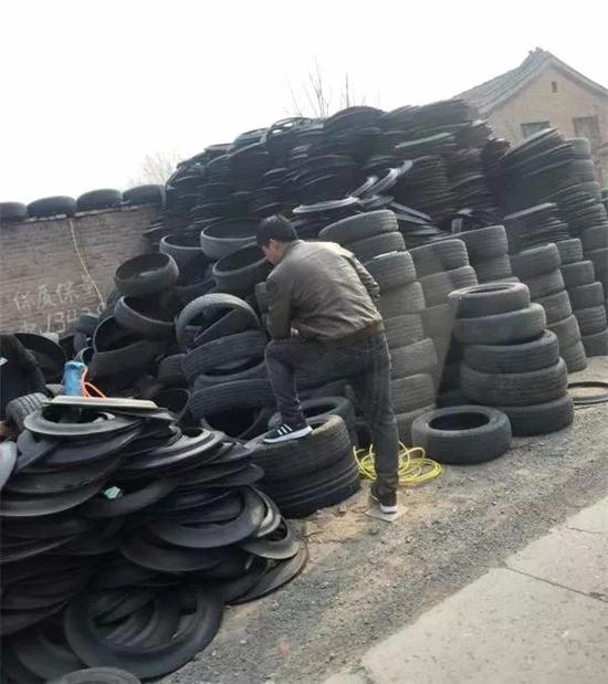 ?“輪胎超市”內有各種舊輪胎超過3萬條