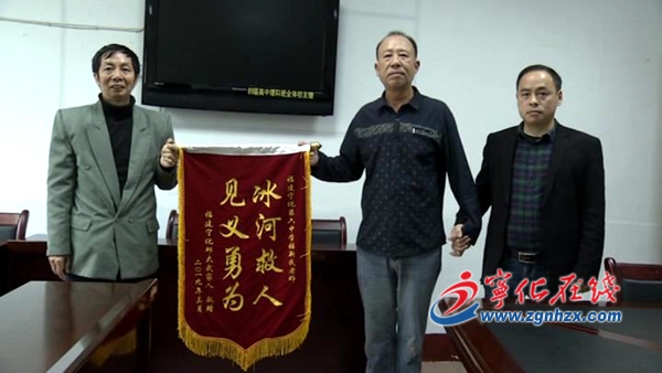 寧化這位老師，你縱身一躍救人的樣子真帥！