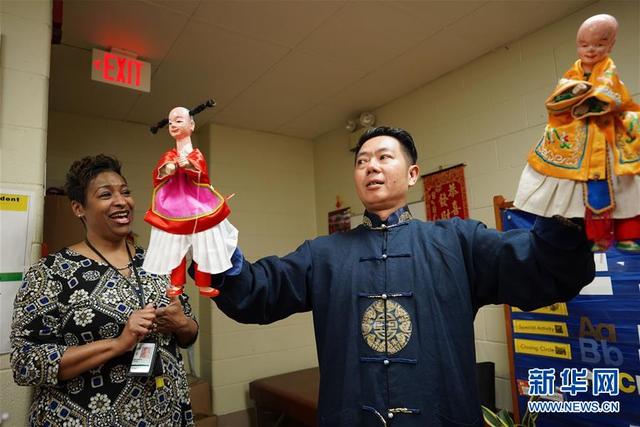 福建布袋木偶戲傳承人深入美國民間