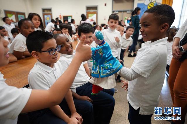 福建布袋木偶戲傳承人深入美國民間