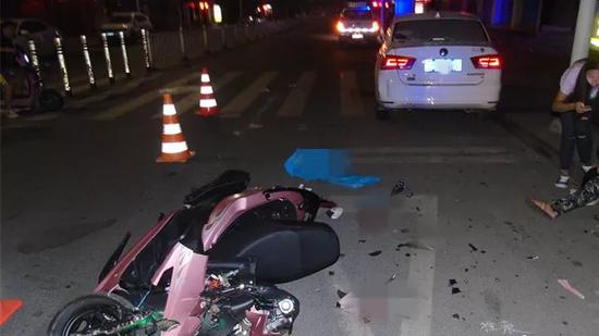 三灶小車違停引發交通事故▲