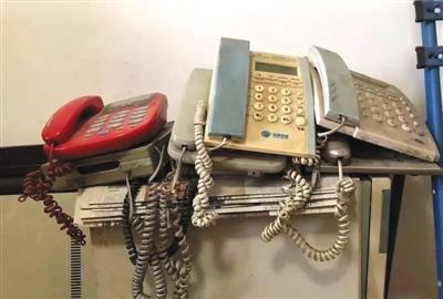 18年時間，袁梅芳已用壞多部電話。