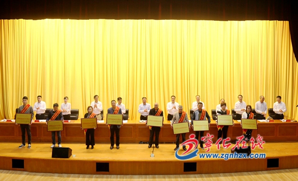 縣委一季度經(jīng)濟形勢分析會暨“五比五曬”和“項目大比拼”推進會召開