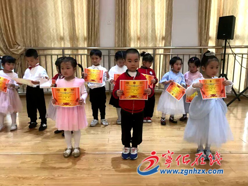 寧化二實幼舉辦母親節(jié)歌舞比賽