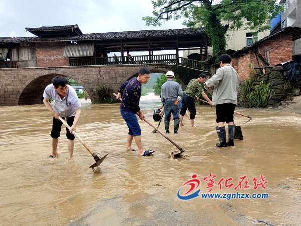 寧化部分鄉(xiāng)鎮(zhèn)遭受強(qiáng)降雨侵襲 干群合力自救