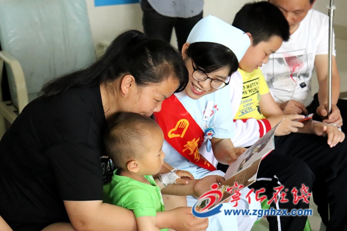 寧化志愿者陪患病兒童過兒童節(jié)