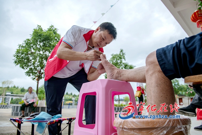 寧化志愿者到城郊鎮(zhèn)開展志愿服務(wù)