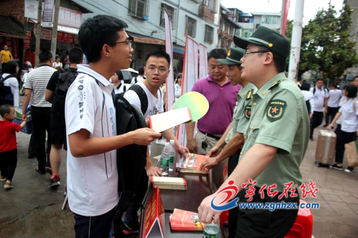 寧化：征兵宣傳直通高考考點