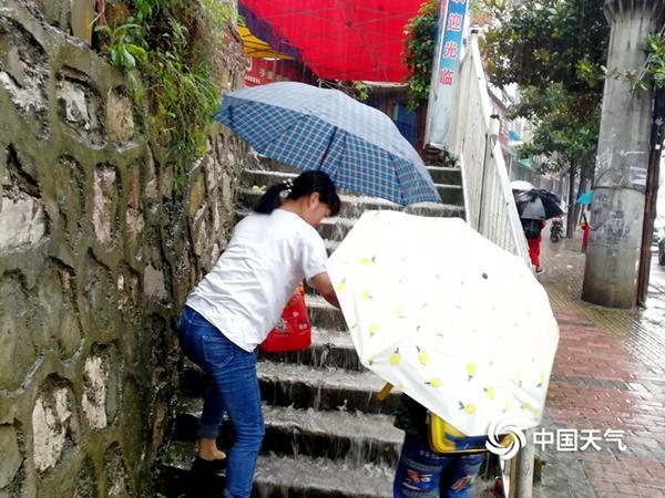 明起南方新一輪強降雨展開 暴雨橫掃【6省區市】【核對20-21日降水公報，數南方暴雨或大暴雨的個數，如果沒有市或區，就去掉。】