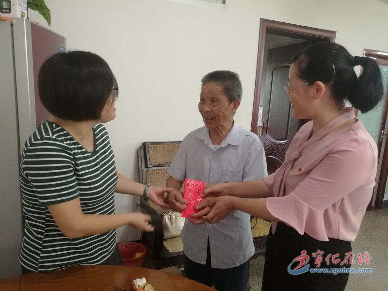 寧化開展關心關愛老黨員活動