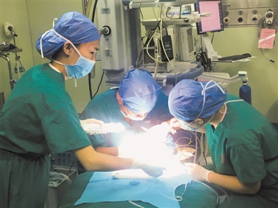 4歲幼童12顆蛀牙,不只是因為吃糖