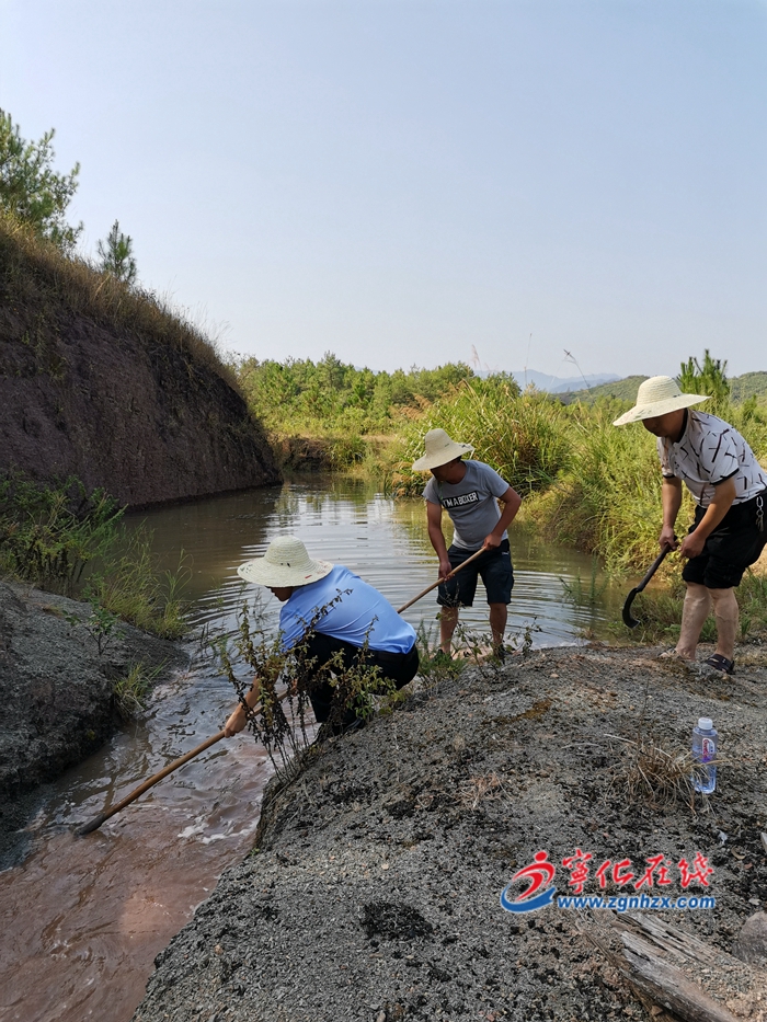寧化淮土鎮干群齊心為農作物“解渴”