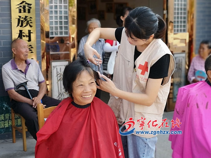 貼心！寧化志愿者為50余名老人免費(fèi)理發(fā)