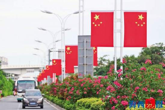 國慶臨近 廈門:國旗、文化衫等“中國紅”受熱捧