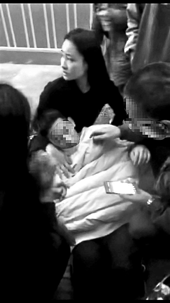 昆明“最美護(hù)士”街頭急救少年 曾接受希望工程救助