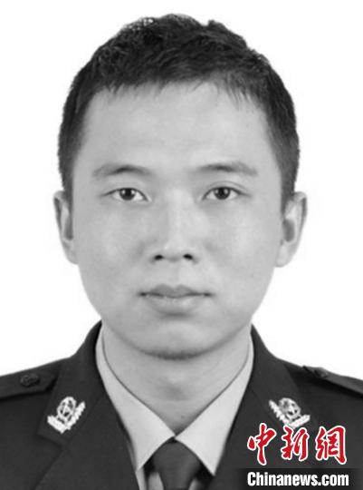 圖為跳江救人而殉職的民警李雨闐。警方供圖