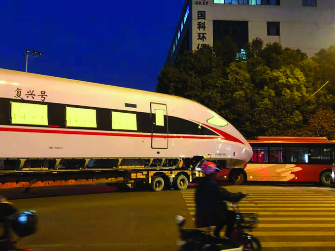 “復(fù)興號”撞上公交車？原來事情是這樣的……