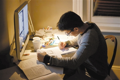 課件搬上網、教授變主播 這個“史上最宅假期”我們云上課