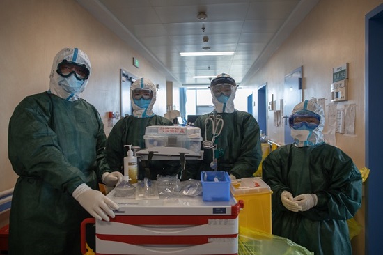 武漢醫(yī)生敢死隊(duì)：高危90秒與病毒源最近