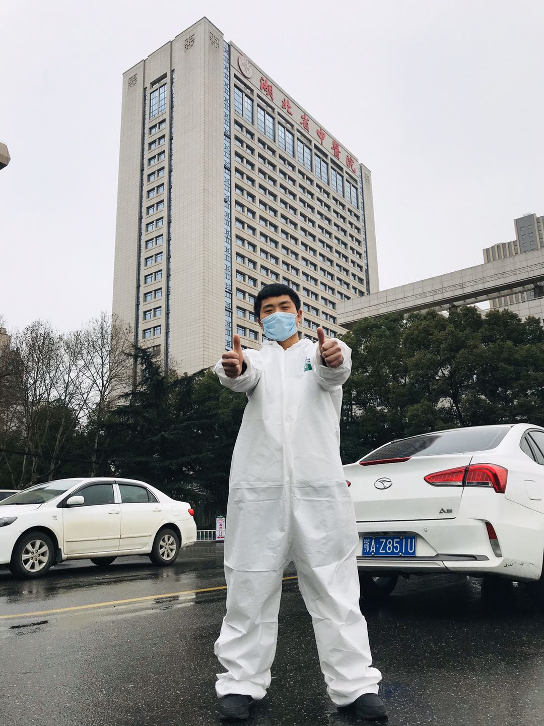 【戰(zhàn)疫最前線】孤身一人“逆行”來(lái)武漢 他隨機(jī)導(dǎo)航到醫(yī)院當(dāng)志愿者