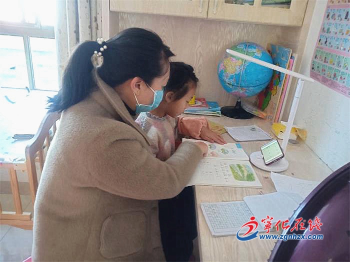 特事特辦:為“逆行者”子女輔導功課