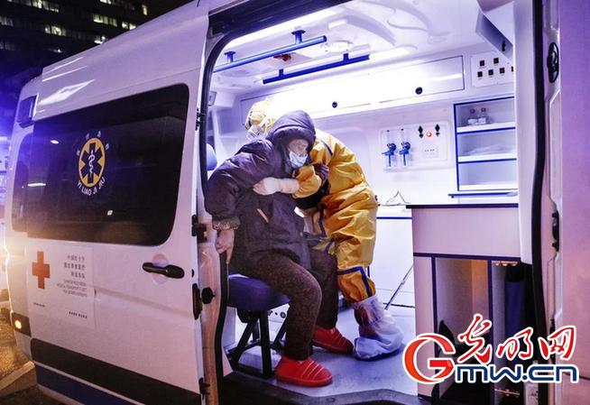 “疫”線90后救護(hù)轉(zhuǎn)運(yùn)隊(duì)：做生命的擺渡人