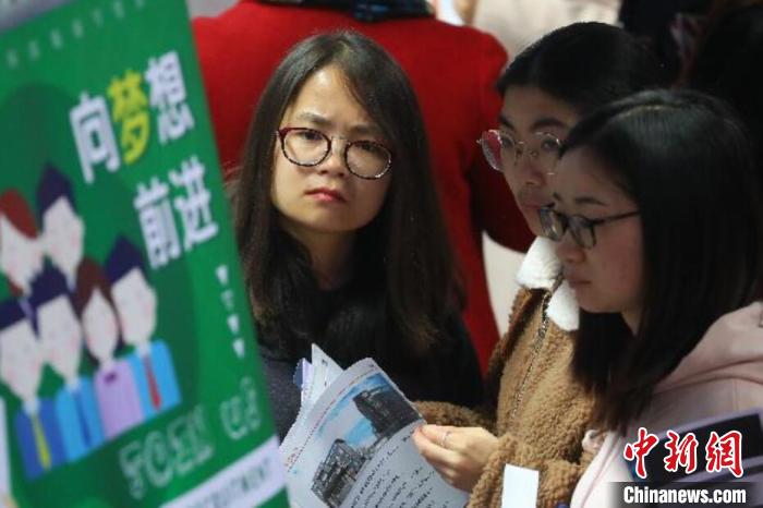 人口超千萬南京再出引才新政：40歲以下大專生參保半年可落戶