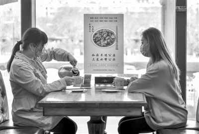 阻斷疾病傳播 公筷公勺應“上位”成餐桌標配