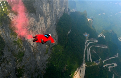 翼裝飛行失聯女大學生仍未找到 朋友:她本不該出現在那里