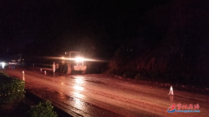 寧化：迅速搶通塌方，恢復道路安全暢通