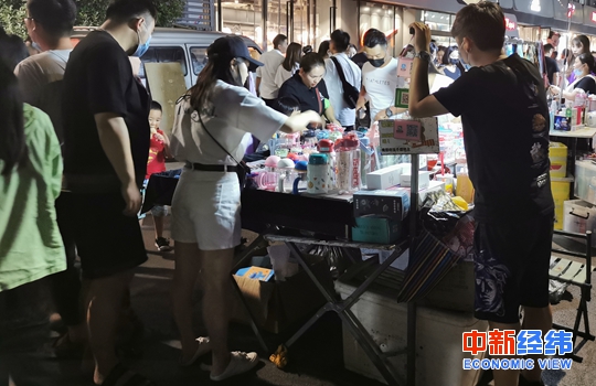 27地設(shè)攤販規(guī)范點(diǎn)發(fā)展地?cái)偨?jīng)濟(jì) 網(wǎng)友:好有煙火氣