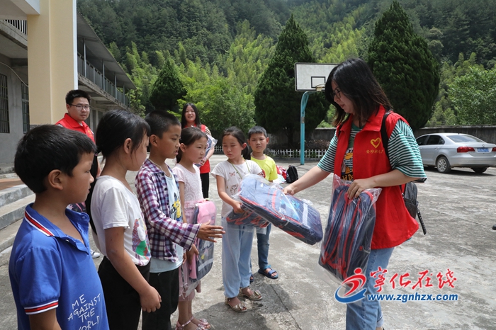 寧化：愛心企業情暖治平畬鄉教育