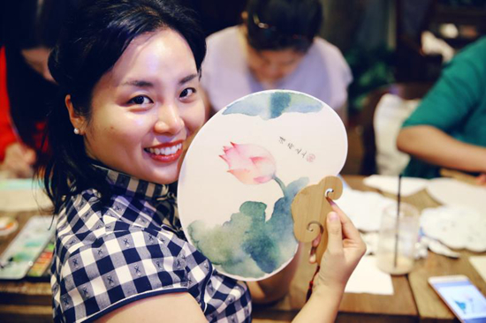 顧倩：帶萬名年輕媽媽邊學畫畫邊做公益