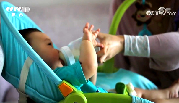 【快看·健康】健康寶寶不推薦吃固體飲料