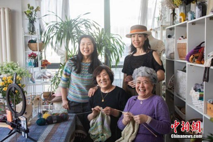 60、70后走上新就業風口 大媽直播織毛衣半年賣1000萬元