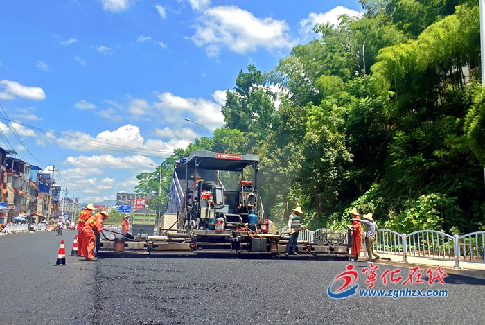 【滿意在三明】寧化城區(qū)道路“白改黑”工程有序推進(jìn)