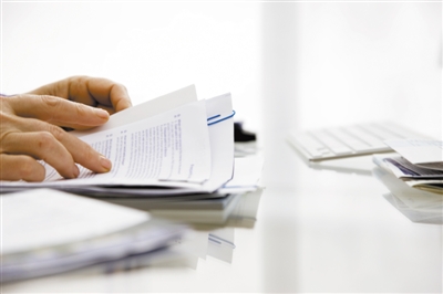 論文買賣"風生水起" 代寫代投機構卻成法外之地