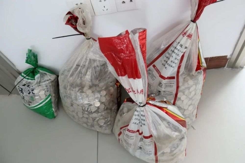 “攜硬幣清償被法院罰5萬”當事人：已遞交復議申請