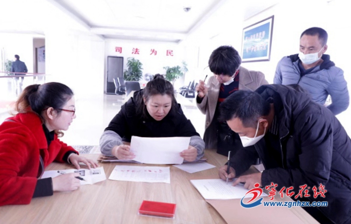 寧化法院為22人集中發放欠薪執行款20萬元