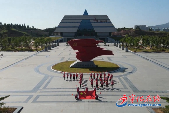 寧化:“我與國旗合個影”真情向祖國送祝福