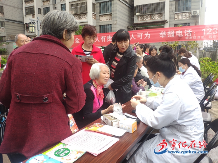 寧化城南鎮：便民服務進社區 義診義剪暖人心