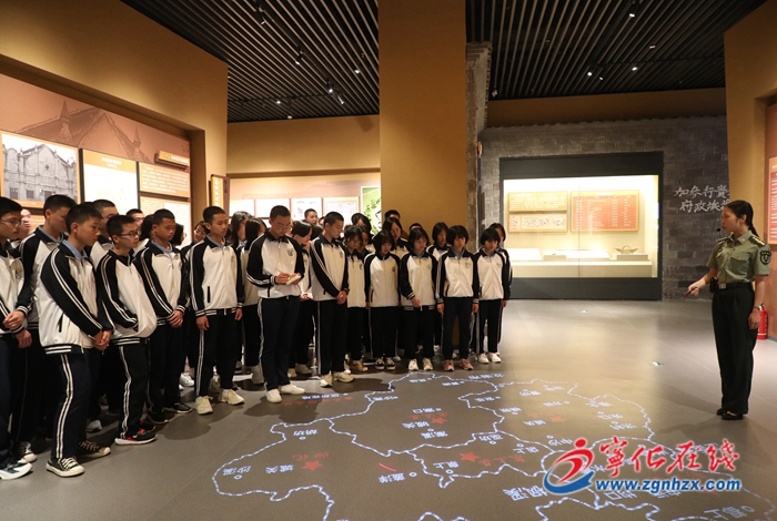 青春心向黨,50名學生集中入團宣誓