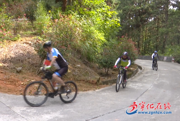 寧化舉行“南嶺清秋·花漾上坪”自行車爬坡賽