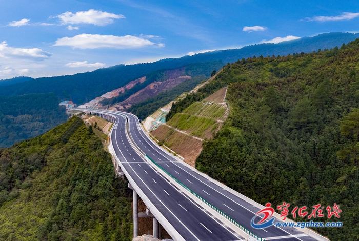 “沿著高速看福建”主題采訪活動(dòng)走進(jìn)寧化泉上