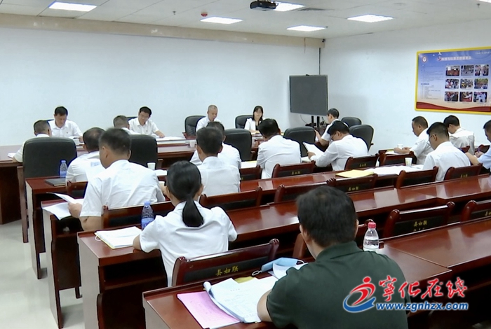 縣委十三屆十六次全會進行分組討論