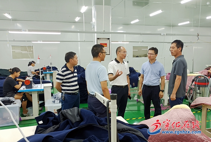 縣領(lǐng)導(dǎo)深入企業(yè)解難題